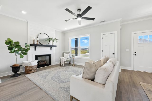 961 Isaac Dr, Clarksville, TN 37040