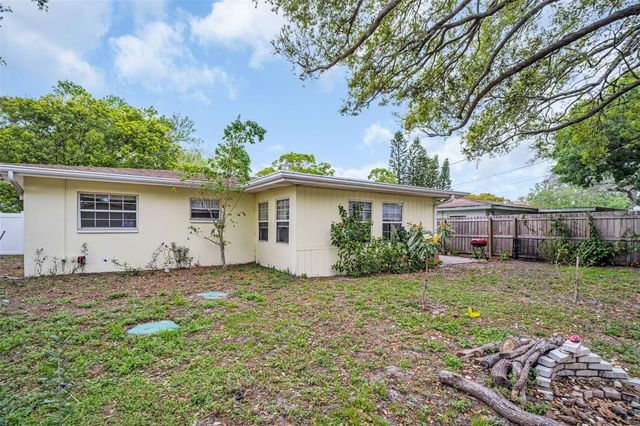 1097 KENWOOD DRIVE, Dunedin, FL 34698