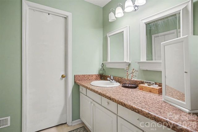 8968 St Croix Lane, Charlotte, NC 28277