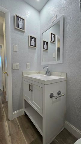 5815 Cleveland Street, Hollywood, FL 33021
