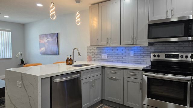 5815 Cleveland Street, Hollywood, FL 33021