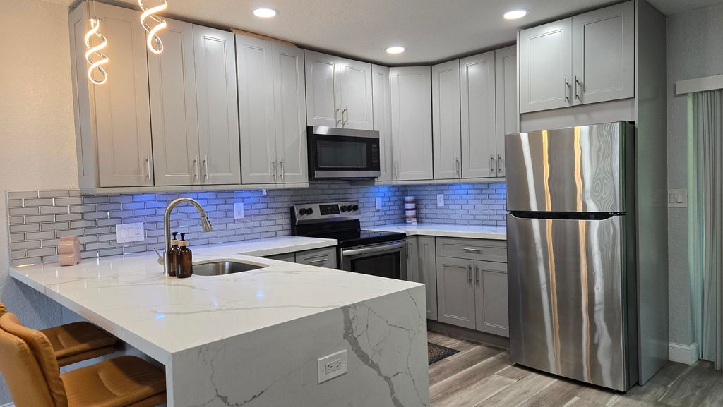 5815 Cleveland Street, Hollywood, FL 33021