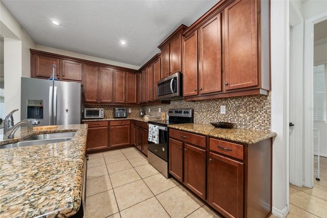 2121 AVIAN LOOP, Kissimmee, FL 34741