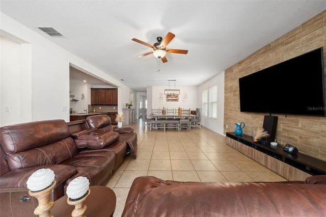 2121 AVIAN LOOP, Kissimmee, FL 34741