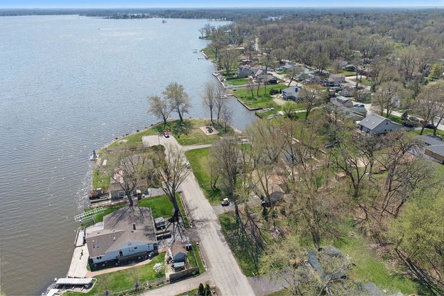 5207 N Lake Street, Mchenry, IL 60050