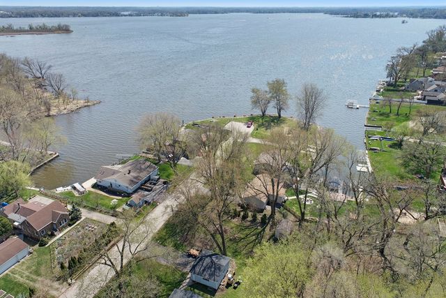 5207 N Lake Street, Mchenry, IL 60050