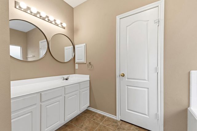 11822 Green Willow Falls Drive, Tomball, TX 77375