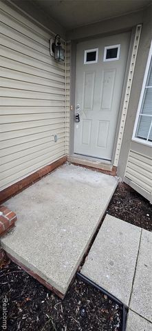 1240 University Drive, Pontiac, MI 48342