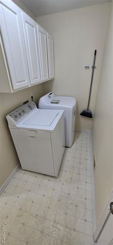 1240 University Drive, Pontiac, MI 48342