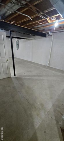 1240 University Drive, Pontiac, MI 48342