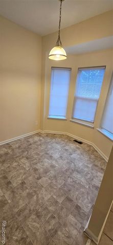 1240 University Drive, Pontiac, MI 48342