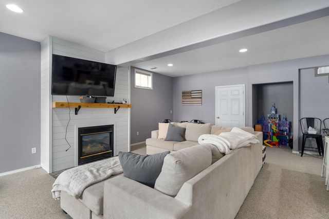 514 Chapel Hill Court, Nixa, MO 65714