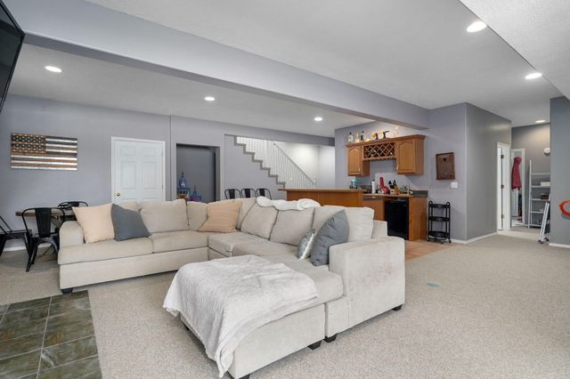 514 Chapel Hill Court, Nixa, MO 65714