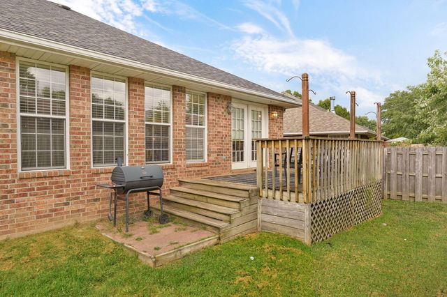 514 Chapel Hill Court, Nixa, MO 65714