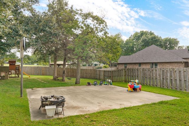 514 Chapel Hill Court, Nixa, MO 65714