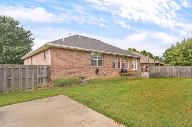 514 Chapel Hill Court, Nixa, MO 65714