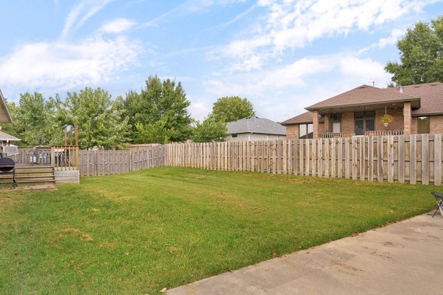 514 Chapel Hill Court, Nixa, MO 65714