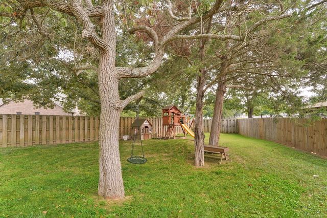 514 Chapel Hill Court, Nixa, MO 65714