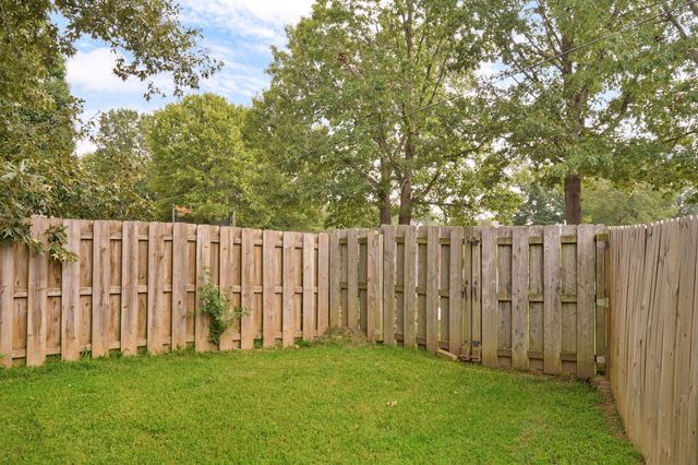514 Chapel Hill Court, Nixa, MO 65714