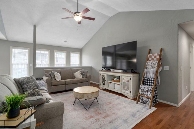 514 Chapel Hill Court, Nixa, MO 65714