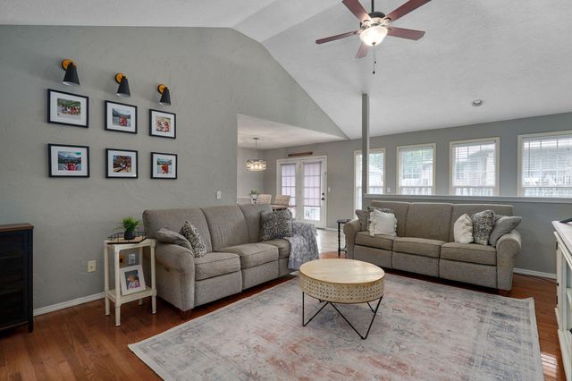 514 Chapel Hill Court, Nixa, MO 65714