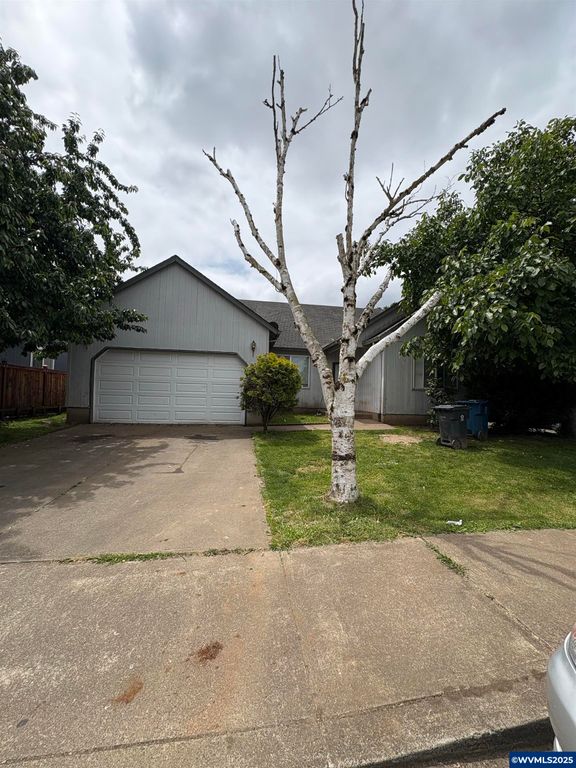 240 Bridlewood Ln, Woodburn, OR 97071