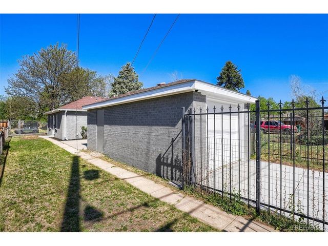 1558 Spruce St, Denver, CO 80220