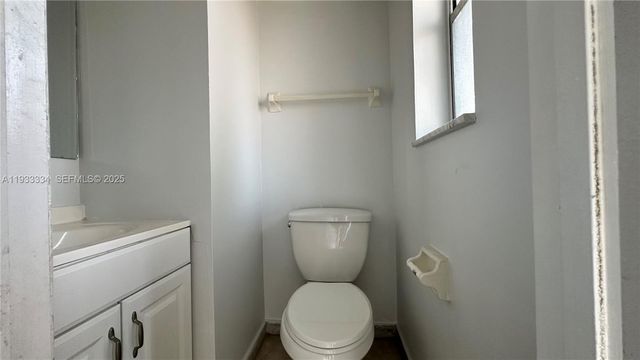 8020 Fairview Dr 108, Tamarac, FL 33321