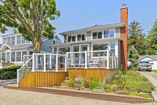 16631 Lakeview Street, Spring Lake, MI 49456