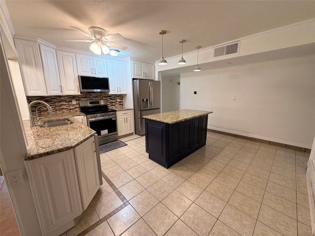 3709 Pinewood Street, Bedford, TX 76021