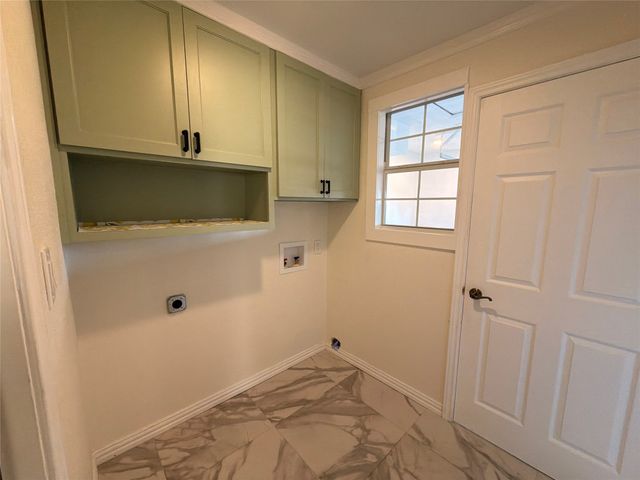 3709 Pinewood Street, Bedford, TX 76021