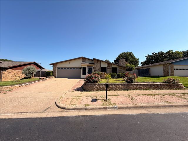3709 Pinewood Street, Bedford, TX 76021