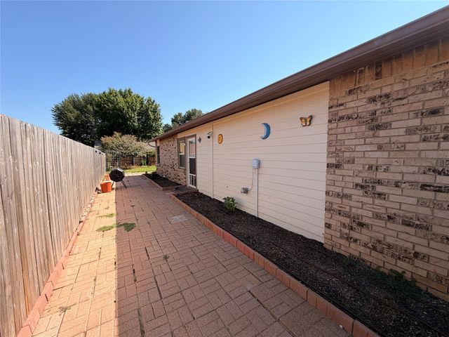 3709 Pinewood Street, Bedford, TX 76021