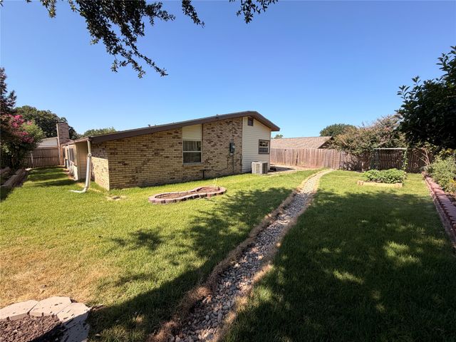 3709 Pinewood Street, Bedford, TX 76021