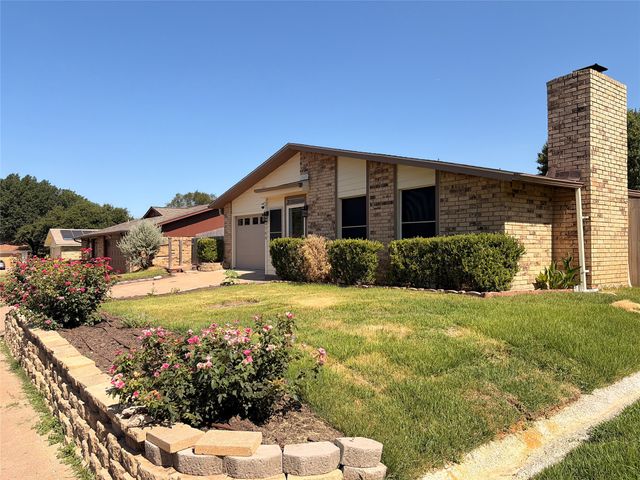 3709 Pinewood Street, Bedford, TX 76021