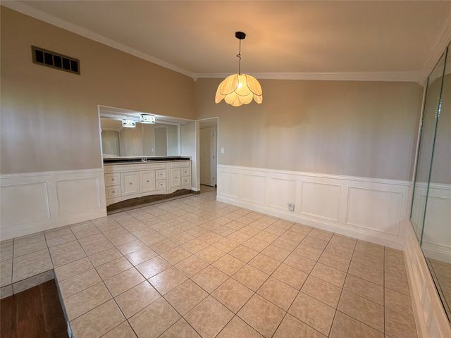3709 Pinewood Street, Bedford, TX 76021