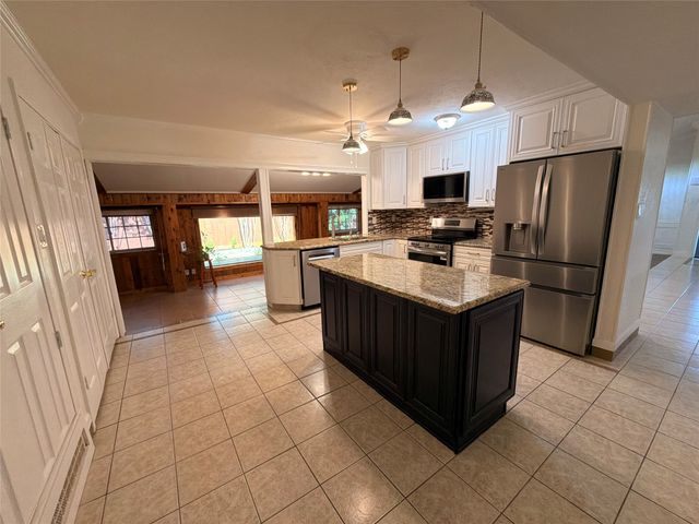 3709 Pinewood Street, Bedford, TX 76021