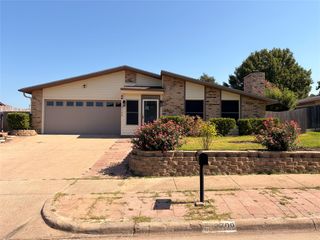 3709 Pinewood Street, Bedford, TX 76021