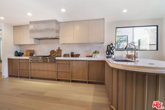 10639 Cushdon Avenue, Los Angeles, CA 90064