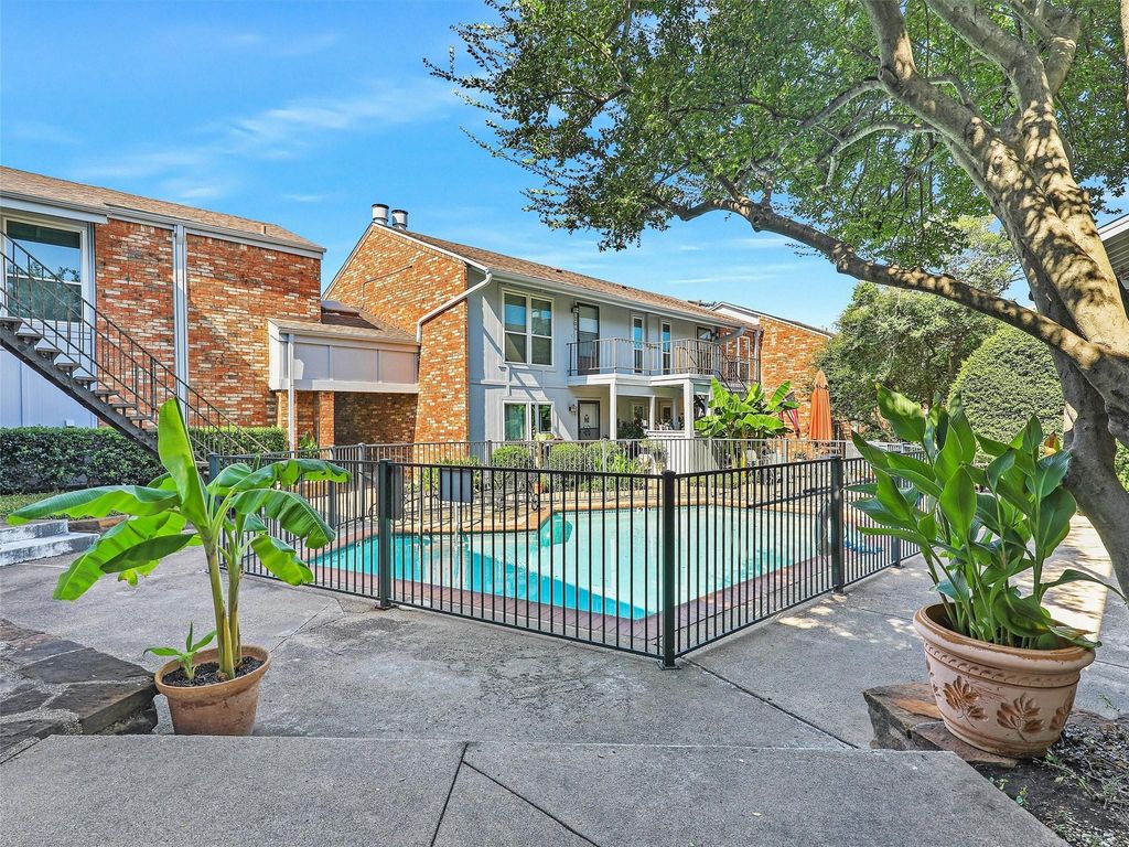 4317 Hartford Street 102, Dallas, TX 75219