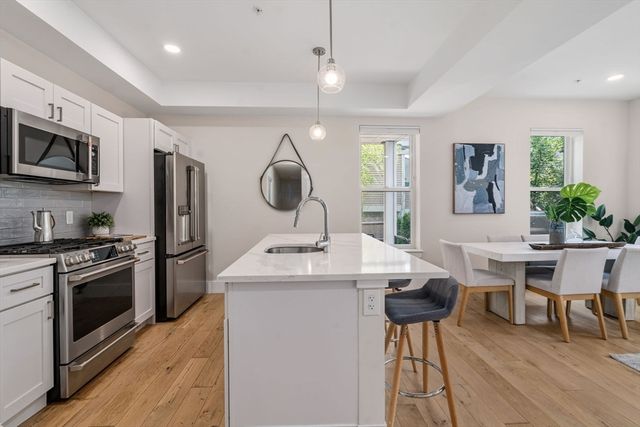 12 Arnold Circle 3, Cambridge, MA 02139