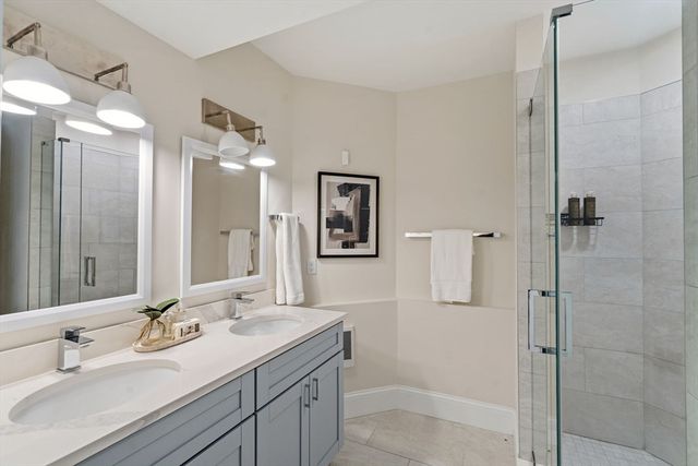 12 Arnold Circle 3, Cambridge, MA 02139