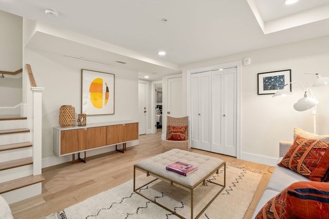 12 Arnold Circle 3, Cambridge, MA 02139