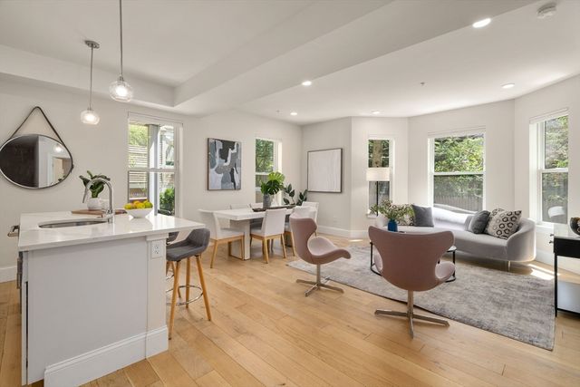 12 Arnold Circle 3, Cambridge, MA 02139