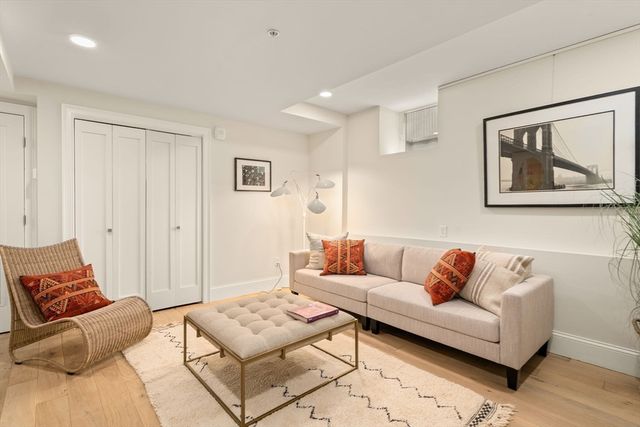 12 Arnold Circle 3, Cambridge, MA 02139