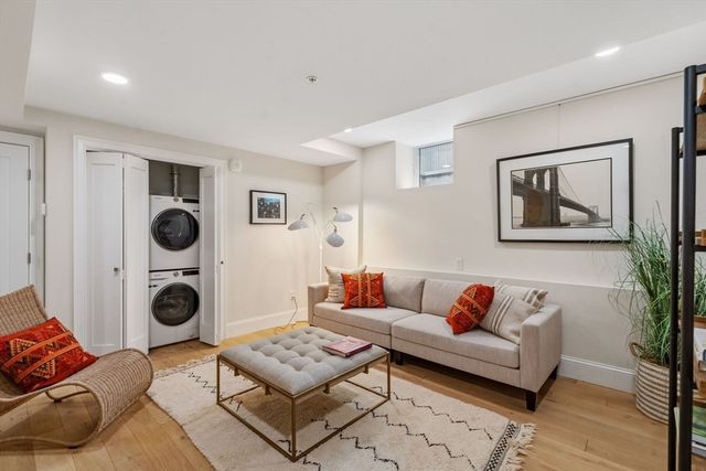 12 Arnold Circle 3, Cambridge, MA 02139