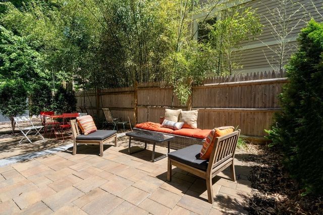 12 Arnold Circle 3, Cambridge, MA 02139