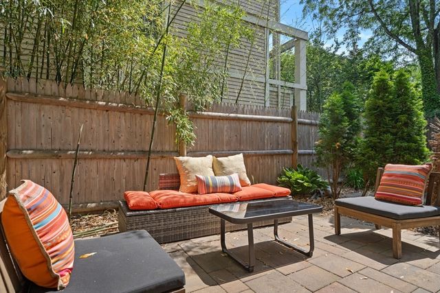 12 Arnold Circle 3, Cambridge, MA 02139