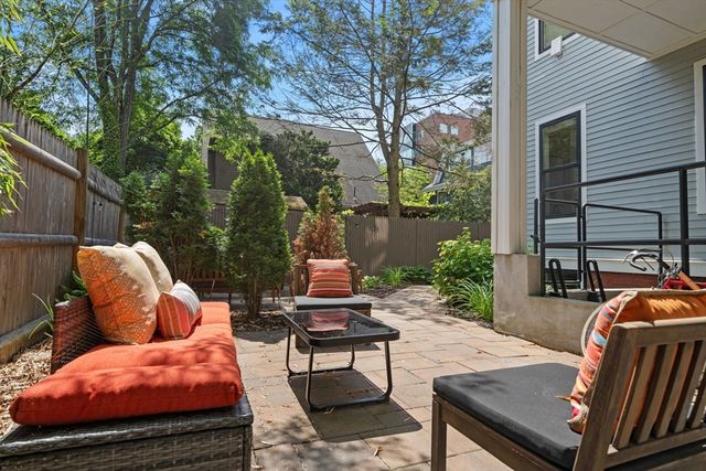 12 Arnold Circle 3, Cambridge, MA 02139