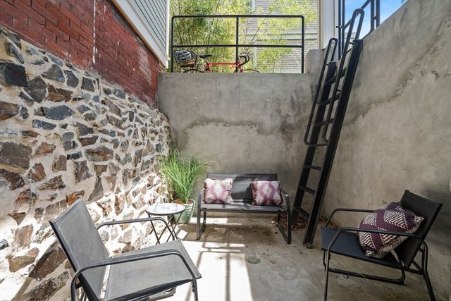 12 Arnold Circle 3, Cambridge, MA 02139
